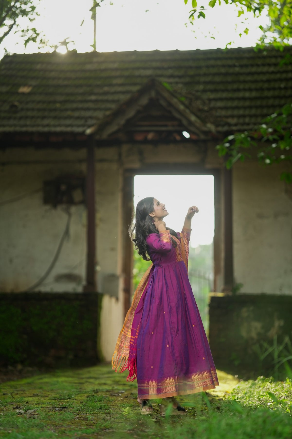 Thaarakai - Swasthika