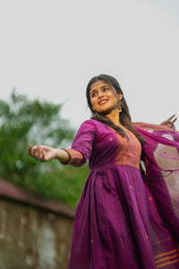 Thaarakai - Swasthika