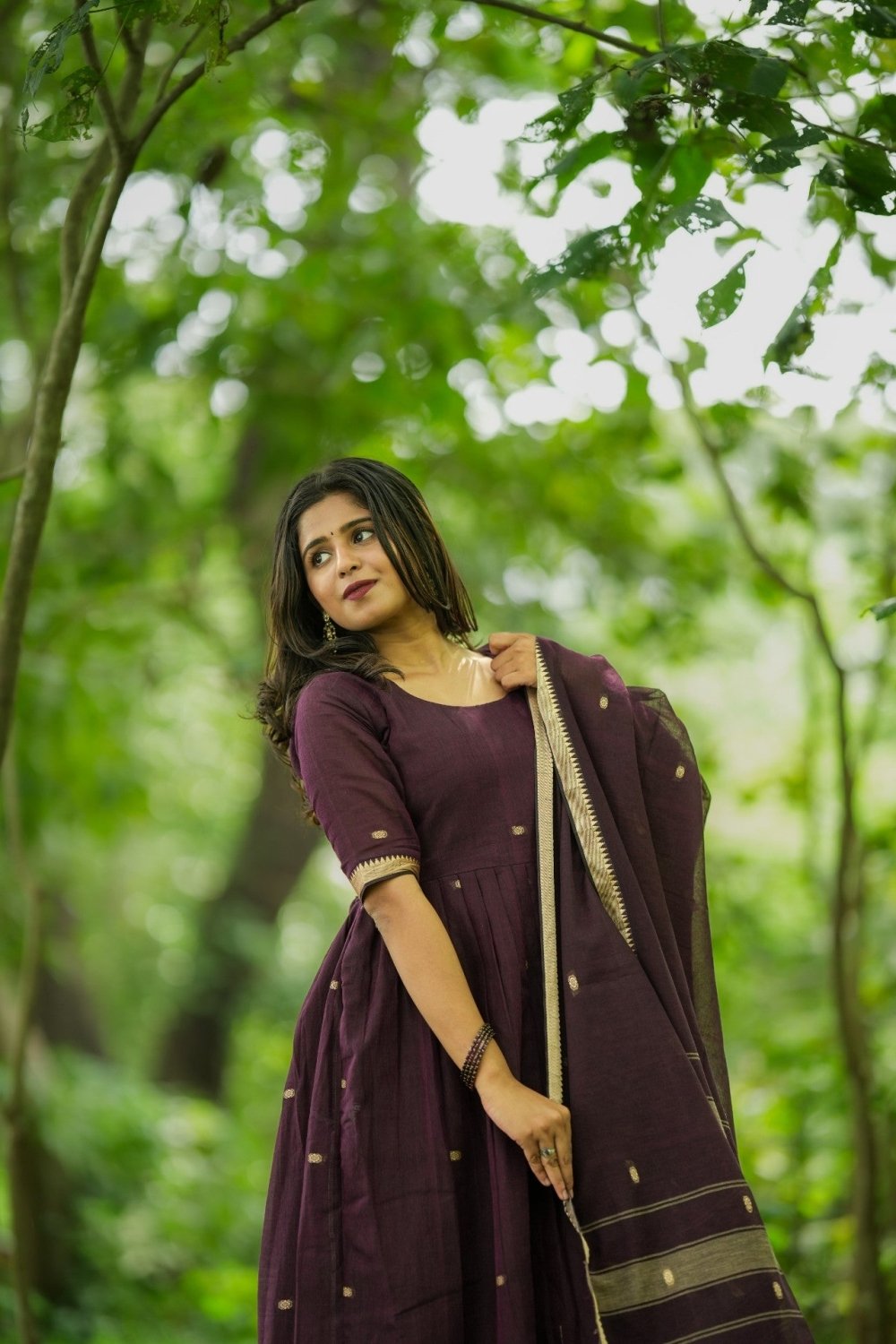 Thaarakai - Navathika - Astonish Admire