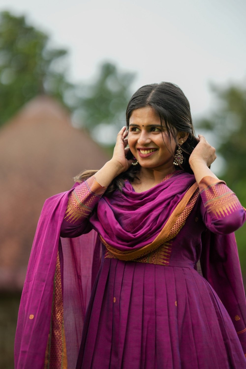 Thaarakai - Swasthika - Astonish Admire