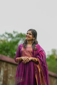 Thaarakai - Swasthika - Astonish Admire
